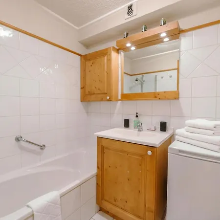 Le Parc Du Mont Blanc In Chamonix | Balcony & Mountain Views - Happy Rentals